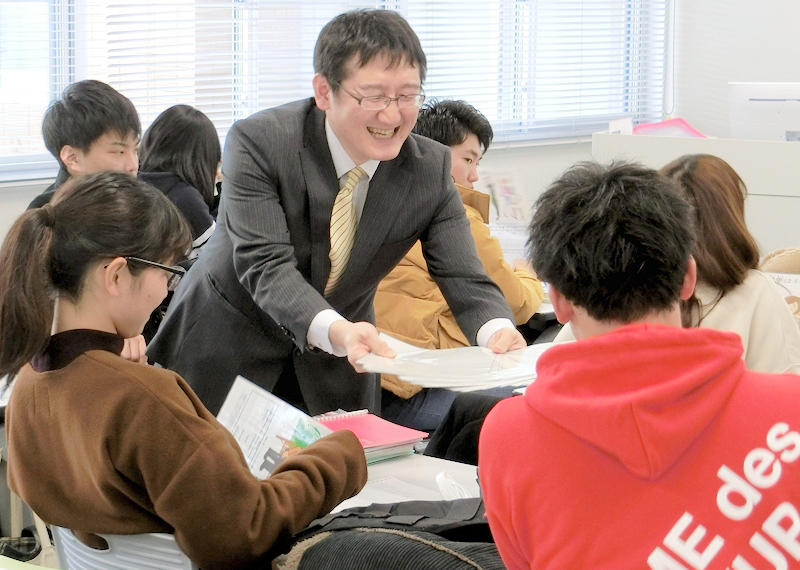 教育学部授業 初等社会科指導法 生活科概論 で 弘前大学教育学部附属小の先生が指導 松本大学 松本大学松商短期大学部