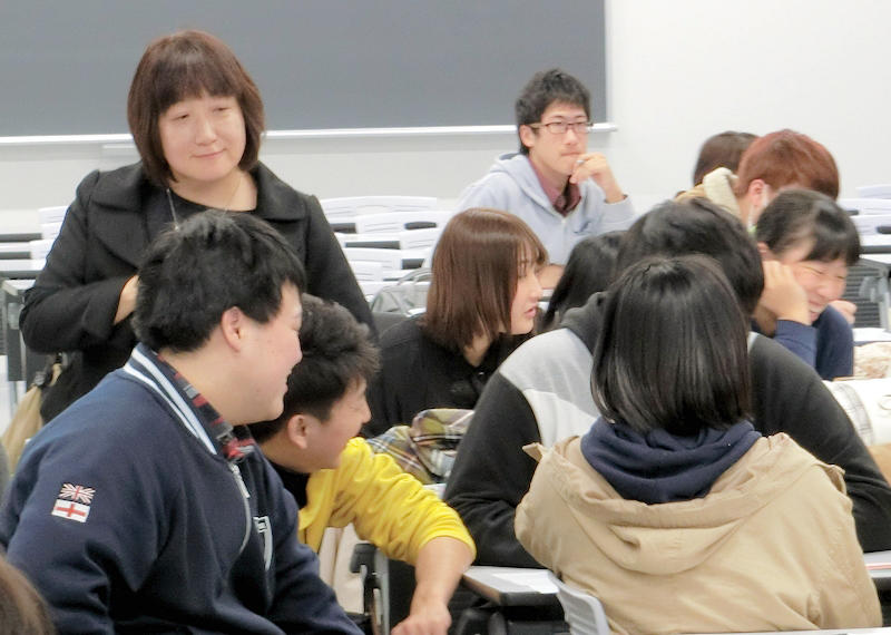 教育学部授業 初等社会科指導法 生活科概論 で 弘前大学教育学部附属小の先生が指導 松本大学 松本大学松商短期大学部